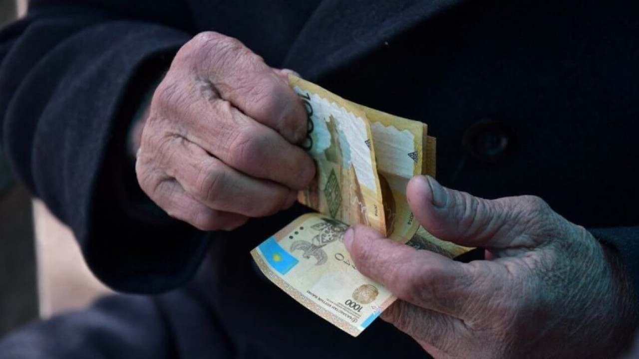 Павлодарлық 73 жастағы зейнеткер алаяққа $1400 алданып қалған