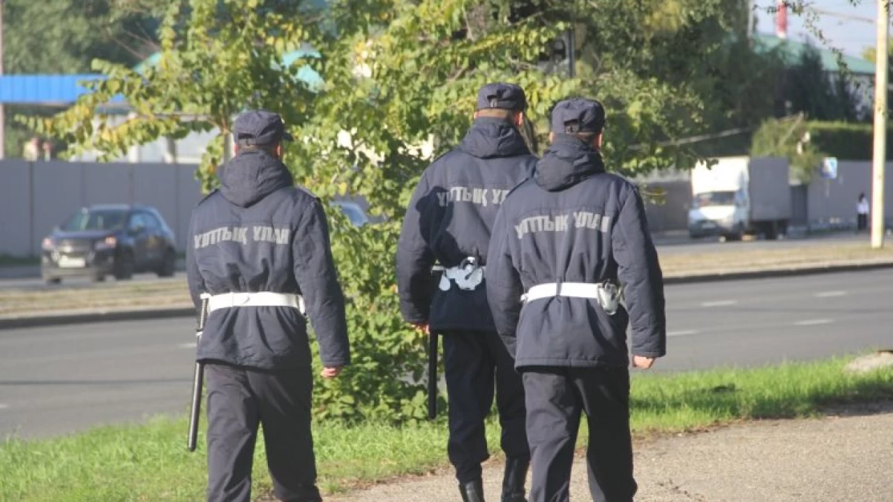 Павлодарда ұландықтар мас күйінде қару асынған азаматты ұстады