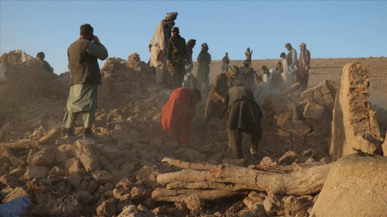 Ауғанстандағы жер сілкінісінің кесірінен 2053 адам қаза тапты