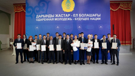 Әлемдік ең беделді пән олимпиадасын жеңген оқушыларға 5 млн берілді