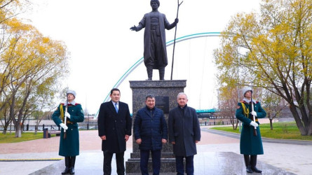 Астанада Ататүрік саябағында Юнус Эмренің ескерткіші ашылды