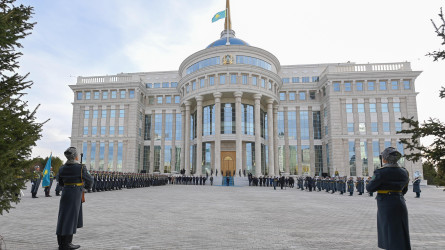 Ақордада Республика күніне арналған Мемлекеттік ту көтеру рәсімі өтті