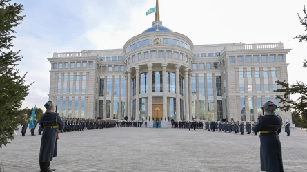 Ақордада Республика күніне арналған Мемлекеттік ту көтеру рәсімі өтті