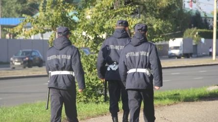 Павлодарда ұландықтар мас күйінде қару асынған азаматты ұстады
