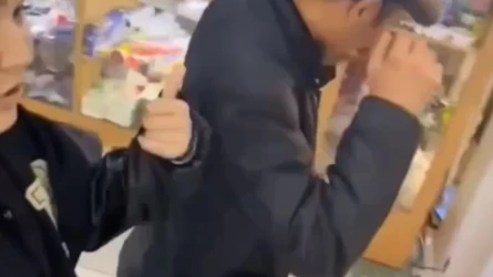 Semeıde er adam jas qyzdy ańdyp, tıіsken
