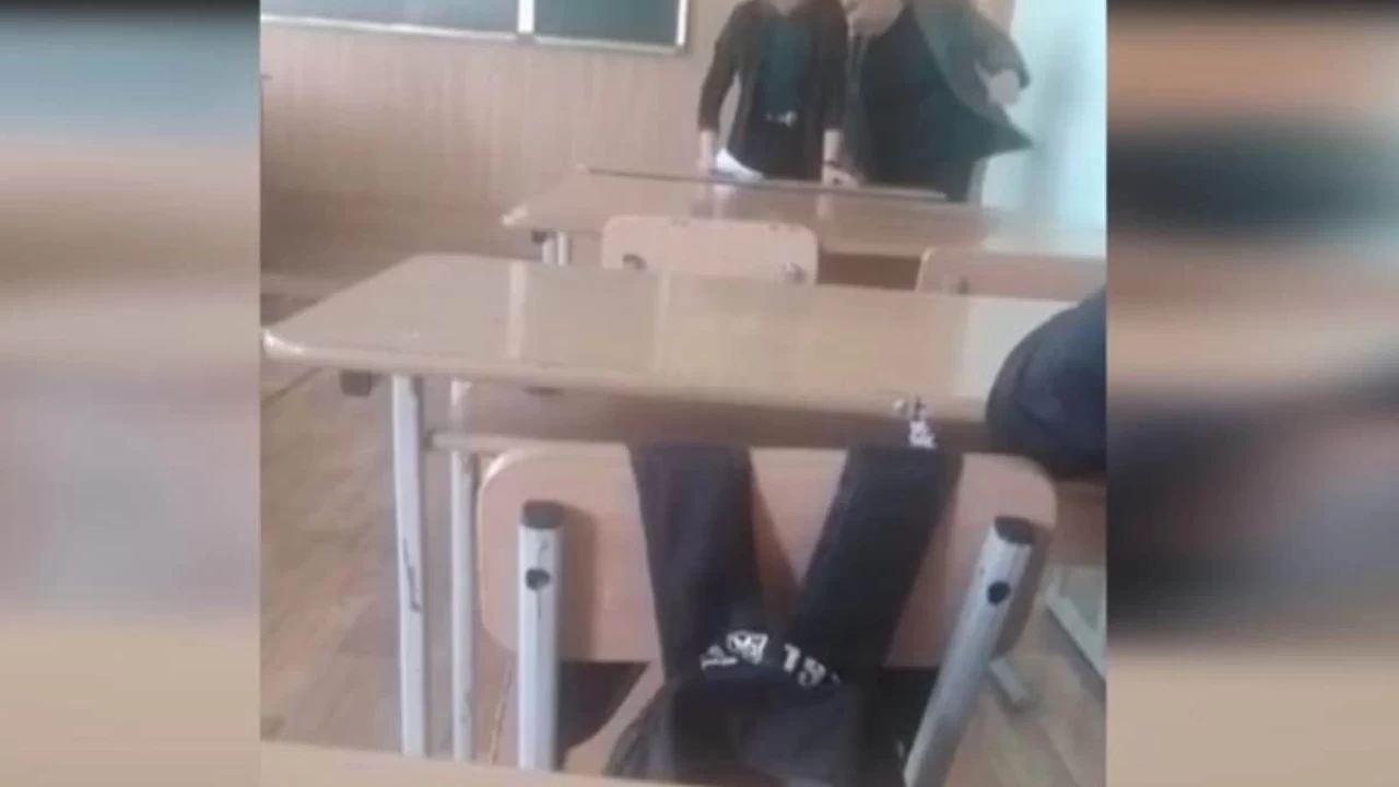 Студентті соққыға жыққан: Павлодар облысында оқытушы жұмыстан қуылды