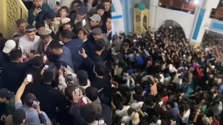 «Аллаһу әкбар»: Желіде имаммен таласа амандасқан жамағаттың видеосы тарады