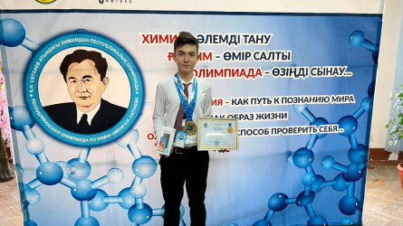 Теориядан практикаға дейін: Қарағанды NIS оқушысы химия пәнінен республикалық олимпиаданың жеңімпазы атанды