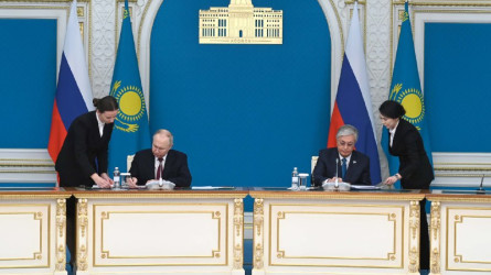 Тоқаев пен Путин бірқатар құжаттарға қол қойды
