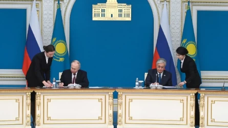 Тоқаев пен Путин бірқатар құжаттарға қол қойды