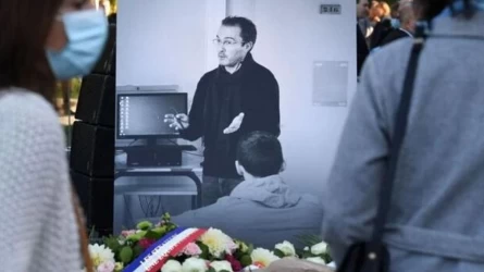 Пайғамбардың карикатурасы үшін мұғалімнің басын шауып тастаған жасөспірімдердің соты басталды