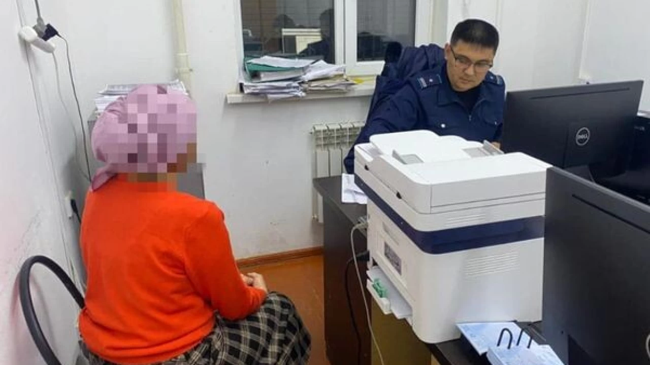 «Түрмедегі адамның жазасын жеңілдетіп беремін» деп 300 мың теңге алған