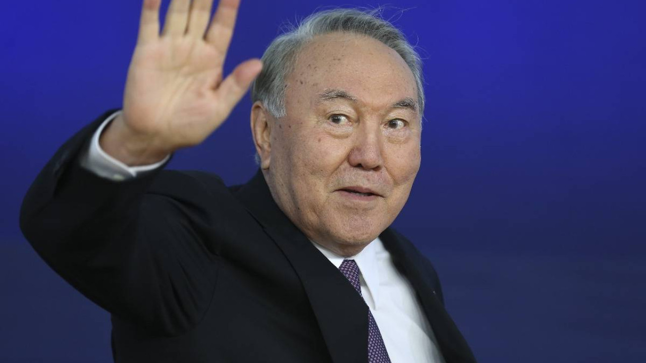 Назарбаевты әнұран авторлығынан алып тастау: Сенат төрағасы жауап берді