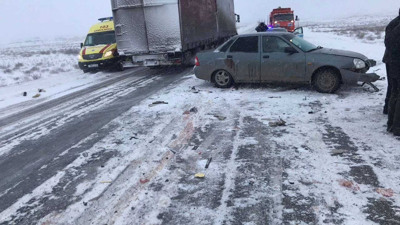 Ақтөбе облысында жол апатынан үш адам қаза тапты