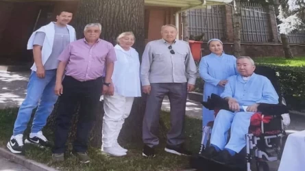 "Жомарт жан еді": Нұрсұлтан Назарбаев інісі Болат туралы кітабында не деп жазған?