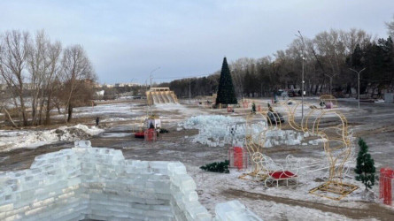 Павлодарда еріп кеткен мұз қалашығы қалпына келтіріле бастады