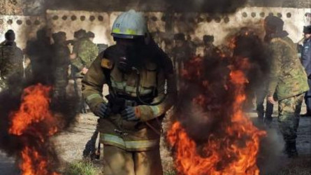 Алматыда жанып жатқан үйден отбасы құтқарылды