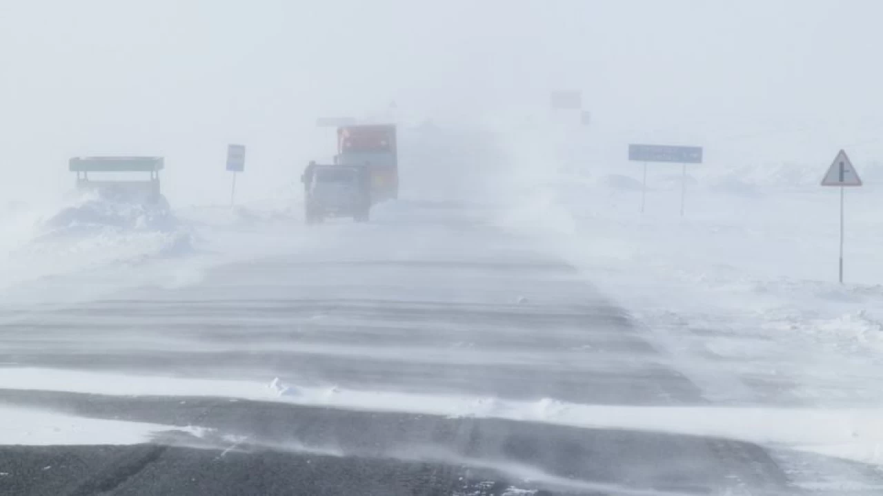 Еліміздің 3 өңірінде ауа райының қолайсыздығына байланысты жол қозғалысына шектеу енгізілді