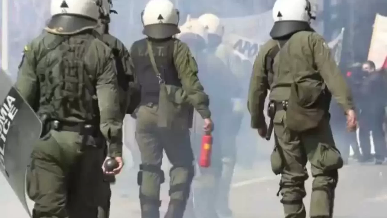 Грекияда наразылық шеруі полициямен қақтығыспен аяқталды