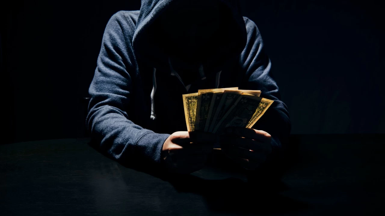 Арзанға көлік алмақ болған жамбылдық алаяққа 11 млн теңгесін беріп қойды