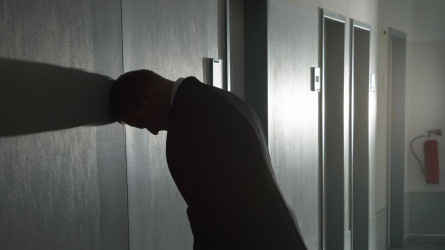 Павлодар облысында жұмыста мас жүрген ауыл әкімі қызметінен қуылды