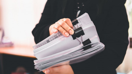 Шетелге заңсыз шыққан активтерді қайтару: Мәжіліс депутаты мәселе көтерді