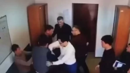 Ақтауда полиция бастығының орынбасары қызметкерін ұрып-соққан