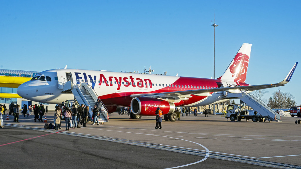 Fly aristan kz. Fly Arystan a320. Fly Arystan самолеты. Airbus a320 Fly Arystan. Fly Arystan Казахстан.