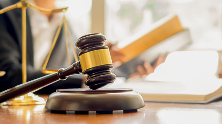 Петропавлда заңсыз бизнесті қамқорлығына алған полиция қызметкері сотталды