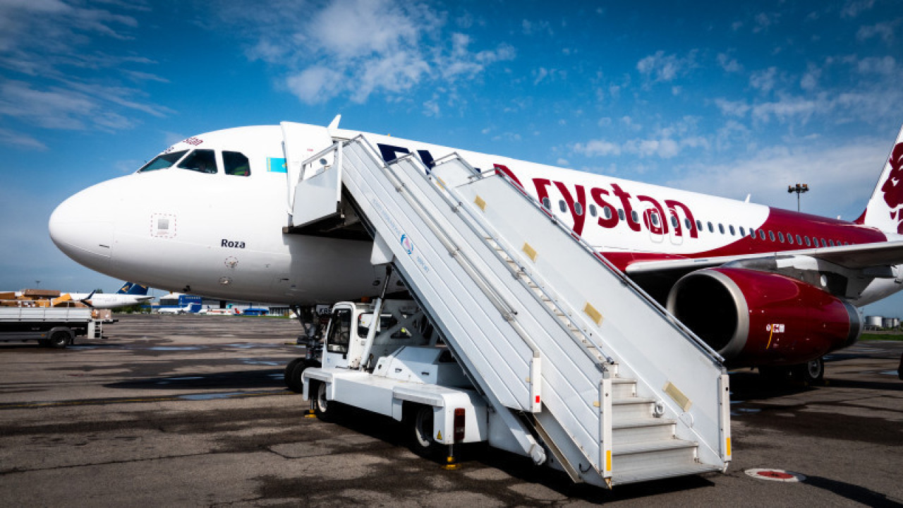 FlyArystan компаниясының ұшып келе жатқан екі әуе кемесіне құстар соғылды
