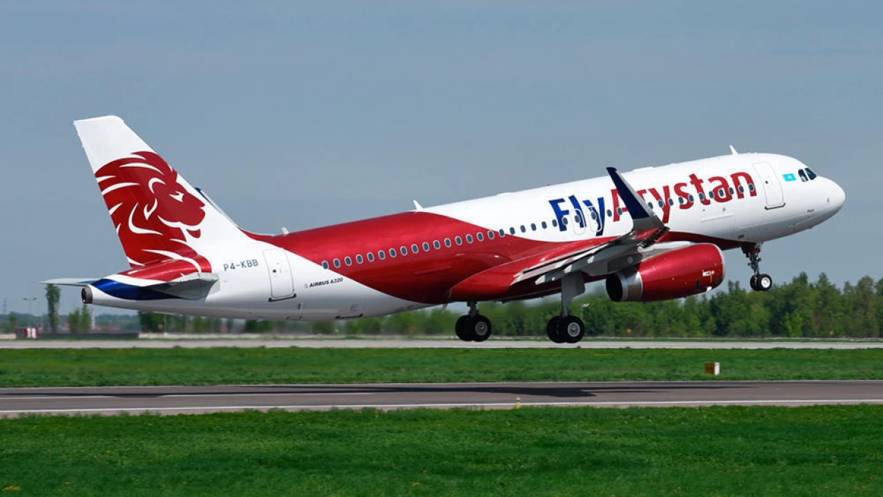Ұшақ құстарға соғылған: FlyArystan Семей-Алматы рейсі неге кешіккенін түсіндірді