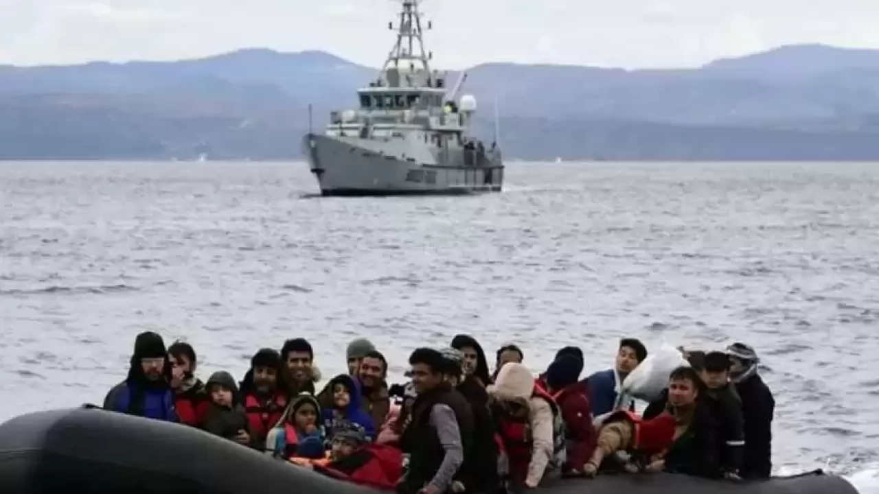 Грекияда мигранттар мінген қайық суға батып, 17 адам мерт болды