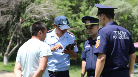 Алматыда 72 сағат ішінде от жаққаны үшін жарты миллион теңгеден аса айыппұл салынды