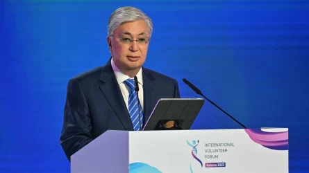 Президент волонтерлерді бүгінгінің батырына теңеді