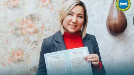 Ақтөбелік мұғалім өзі ойлап тапқан әдіспен ерекше балаларға домбыра үйретіп жүр