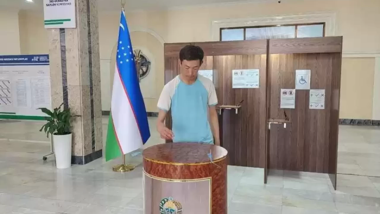 Өзбекстандағы кезектен тыс президент сайлауы: дауыс беру басталды