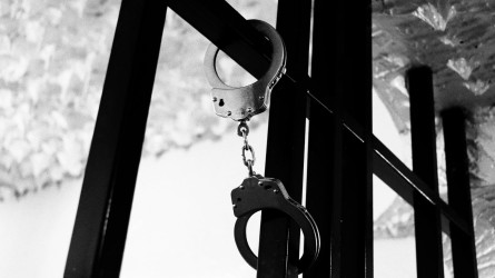 Полиция шымкенттіктерді 60 млн теңгеге сан соқтырып кеткен алаяқ әйелге іздеу жариялады