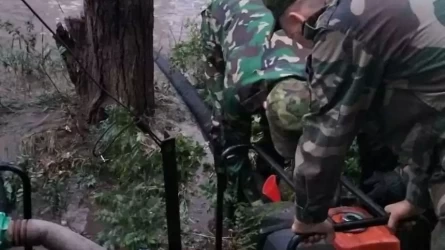Павлодарда нөсер жауыннан кейін су тарту жұмыстары жүргізіліп жатыр