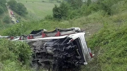 Үндістанда жолаушылар автобусы өртеніп, 25 адам қаза тапты