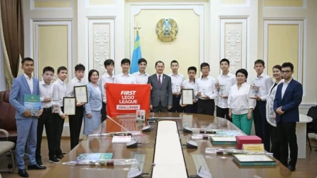 Әкімдік робот техникасы чемпионатының жеңімпаздарын қабылдады