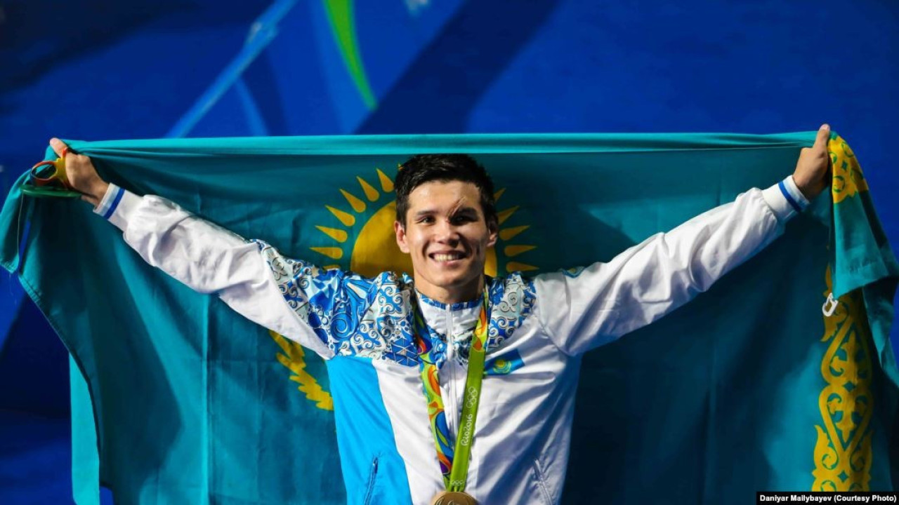 АҚШ-тағы боксшы Данияр Елеусінов Астанадағы спорт мектебінен жалақы алып отырған