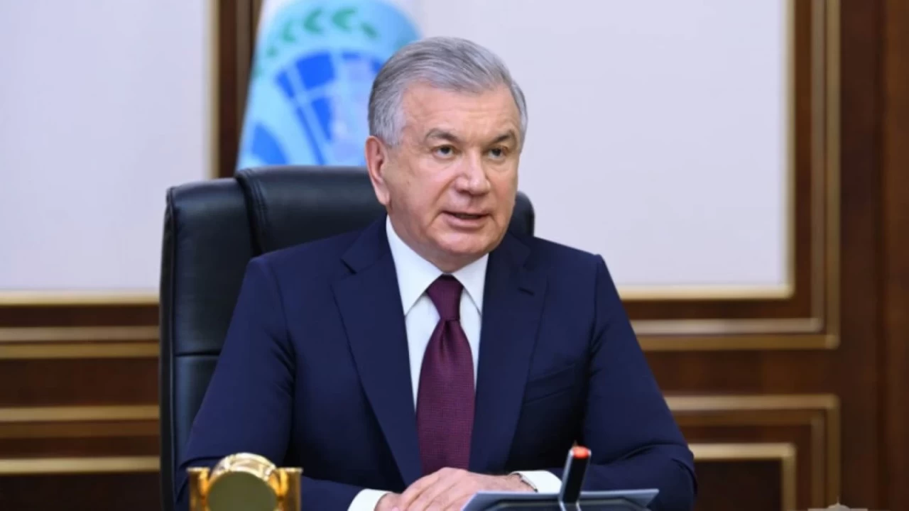 Өзбекстан президенті бір күнде 40-тан астам шенеунікті жұмыстан босатты
