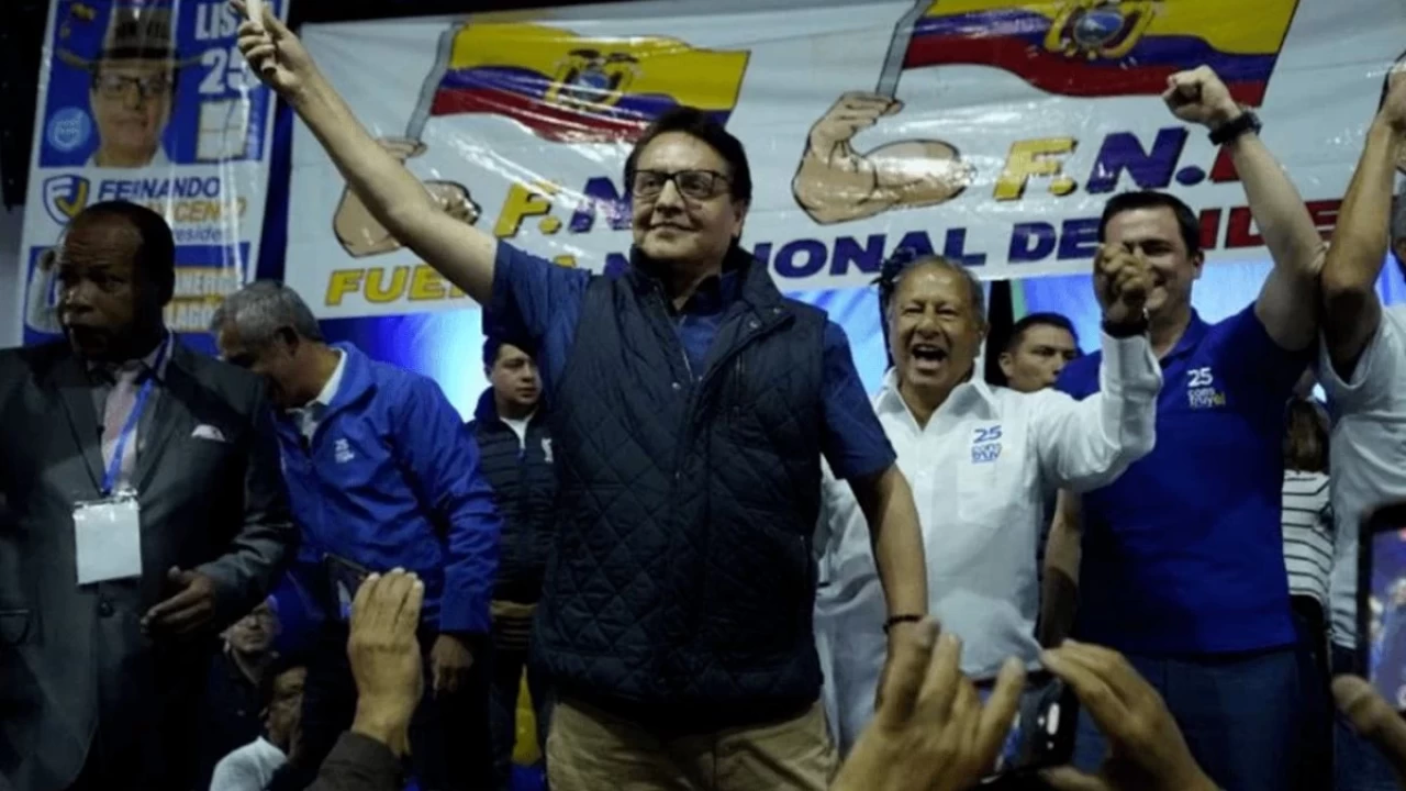 Эквадор президенттігіне үміткерді сайлауалды кездесуден соң атып кетті