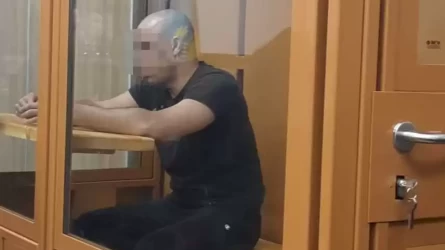 Kaspi Bank ғимаратын басып алған жігіт оның алдында өзін өлтіру үшін дәрі ішкен