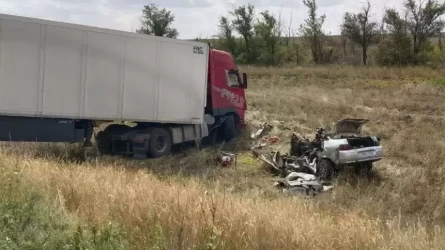 Ақтөбе облысында жүк көлігі мен жеңіл көлік соқтығысып, бір адам мерт болды