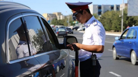 Күйзеліске түскен петропавлдық полиция басқармасының алдына барып дрифт жасаған (ВИДЕО)