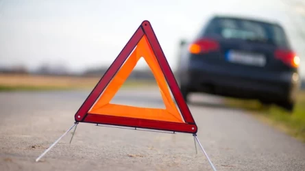 Ақтауда жедел жәрдем көлігі жол апатына ұшырады
