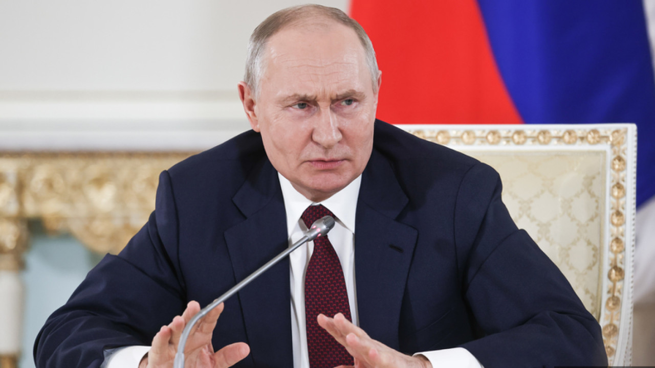 Путин украиндықтарға Ресейге жарамдылық мерзімі өткен төлқұжаттар бойынша кіруге рұқсат берді