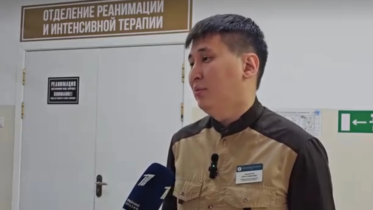 Ұшақ бортында әйел адамды аман алып қалған дәрігер танымал болды