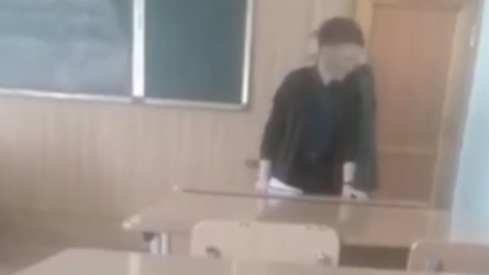 Павлодарда студентті құйрығынан ұрғылаған оқытушы жұмыстан қуылды